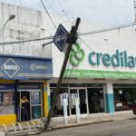 Motociclista cae en un desnivel y termina lesionado